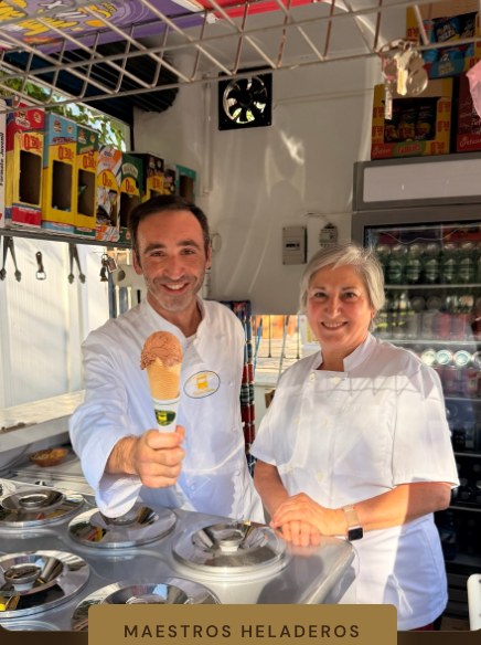 Maestros heladeros de la Familia Llinares en su obrador (desde 1947)